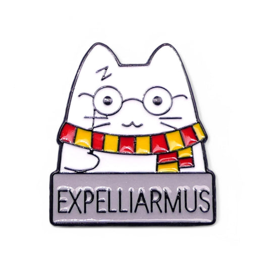 Enamel pin with a cat wearing glasses and a scarf, labelled 'Expelliarmus' Harry potter